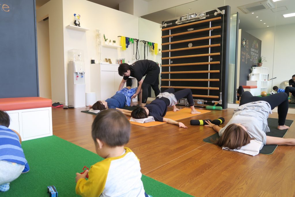 産後ケア　ママイベント　骨盤エクササイズ　ぐるーぴレッスン　ママ友　肩こり　腰痛　腱鞘炎